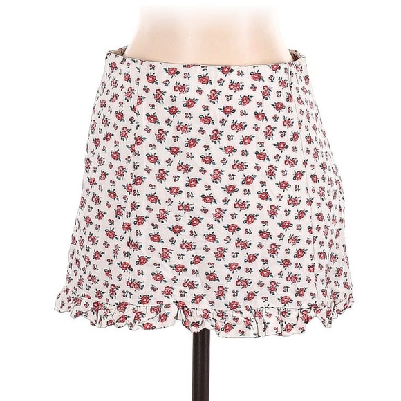 Zara Dresses & Skirts - NWT Zara ivory with red floral mini skirt. Size small ❤️